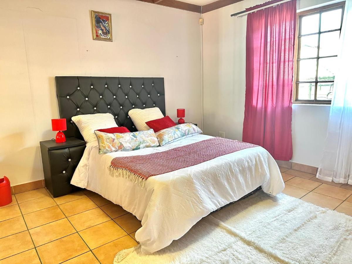 Blue Lantern Bed And Breakfast Kempton Park Eksteriør bilde