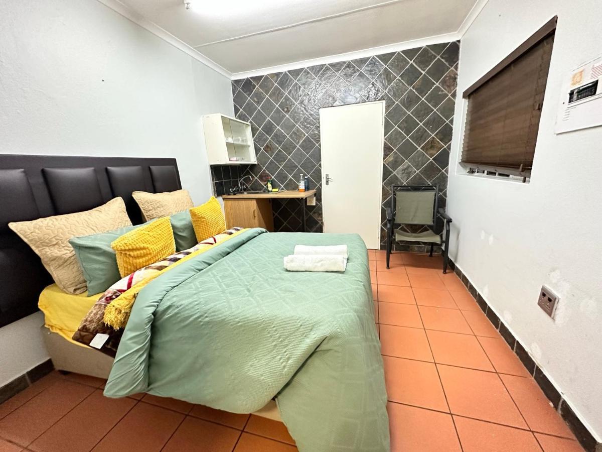 Blue Lantern Bed And Breakfast Kempton Park Eksteriør bilde